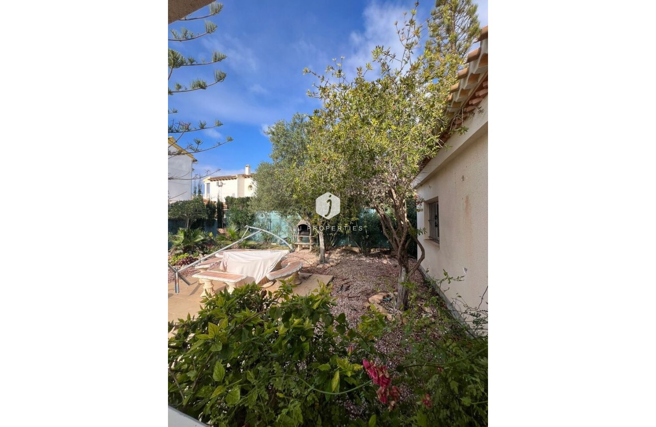 Z drugiej ręki - Villa -
Playa Flamenca