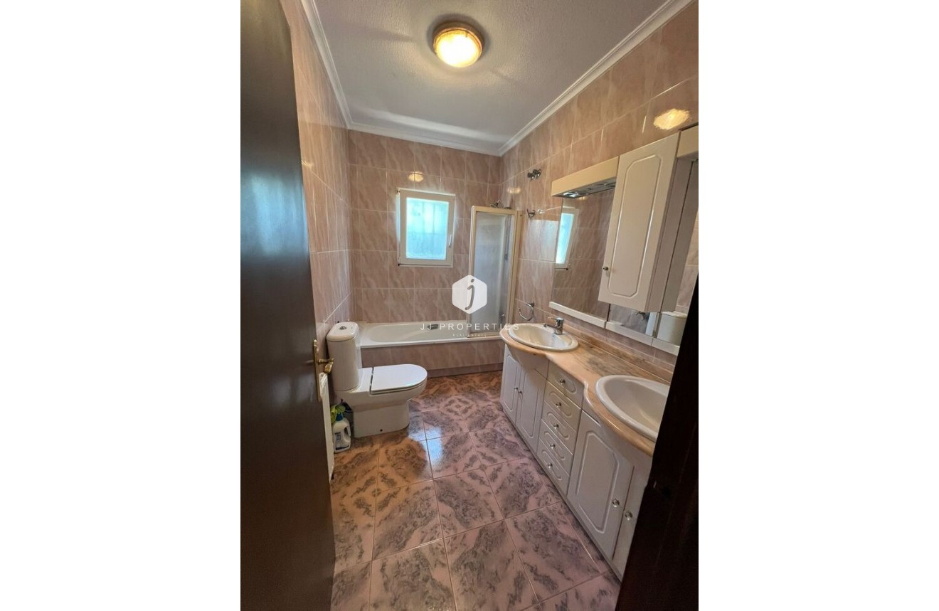 Z drugiej ręki - Villa -
Playa Flamenca