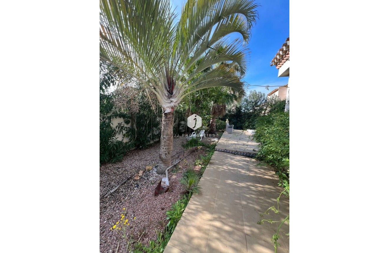 Z drugiej ręki - Villa -
Playa Flamenca