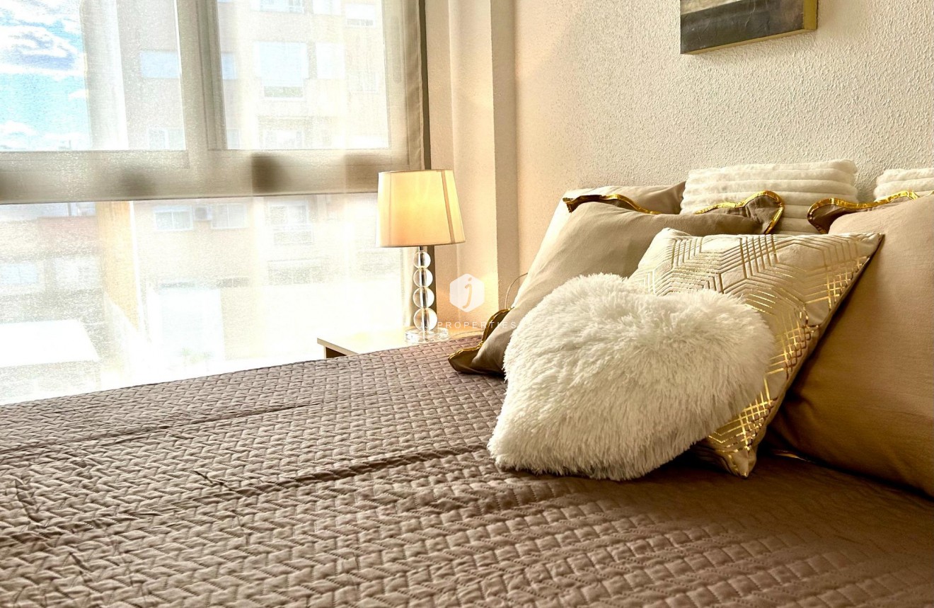 Tweedehands - Appartement / flat -
Torrevieja - Centro