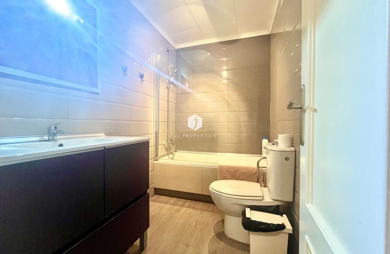 Tweedehands - Appartement / flat -
Torrevieja - Acequion