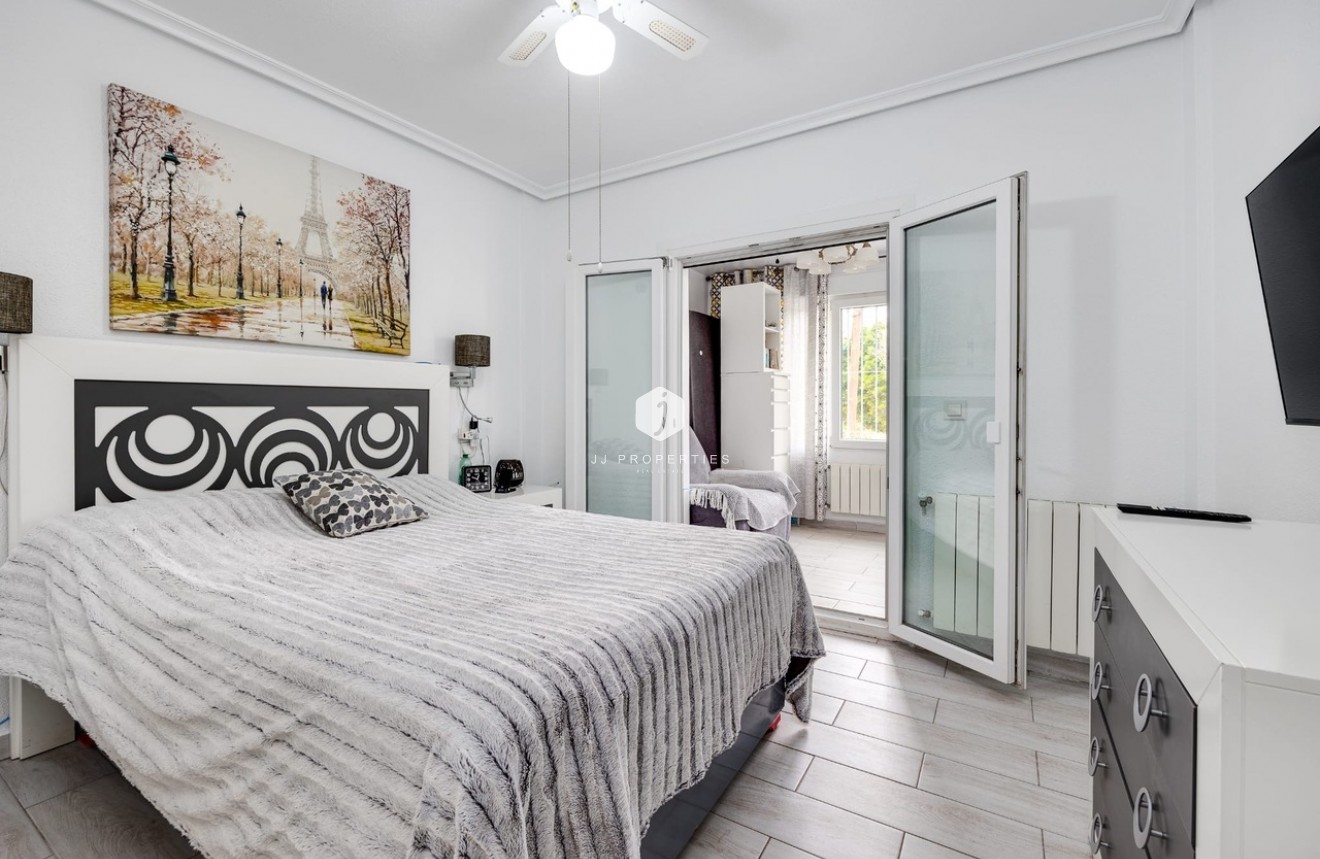 D'occasion - Chalet -
Torrevieja - Costa Blanca