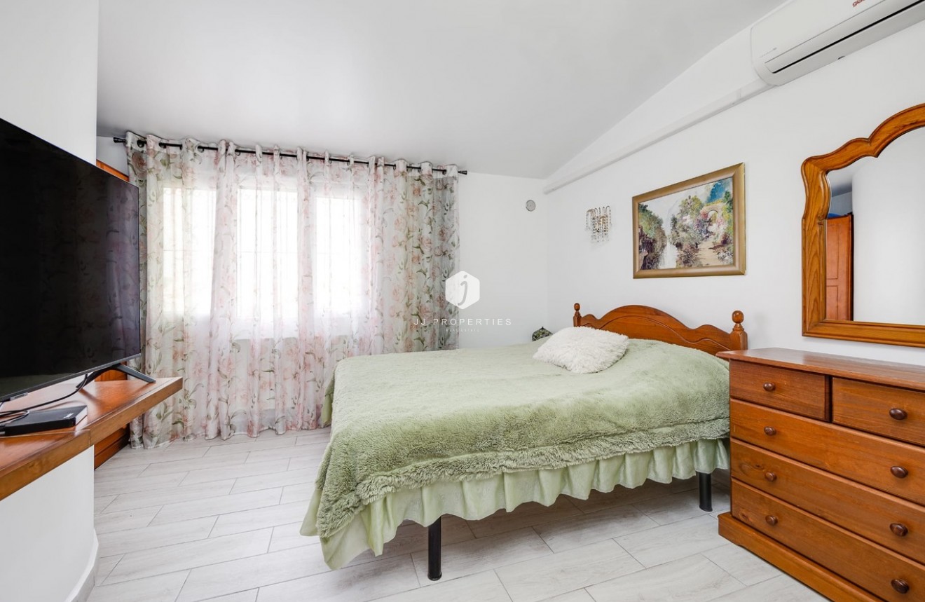 D'occasion - Chalet -
Torrevieja - Costa Blanca