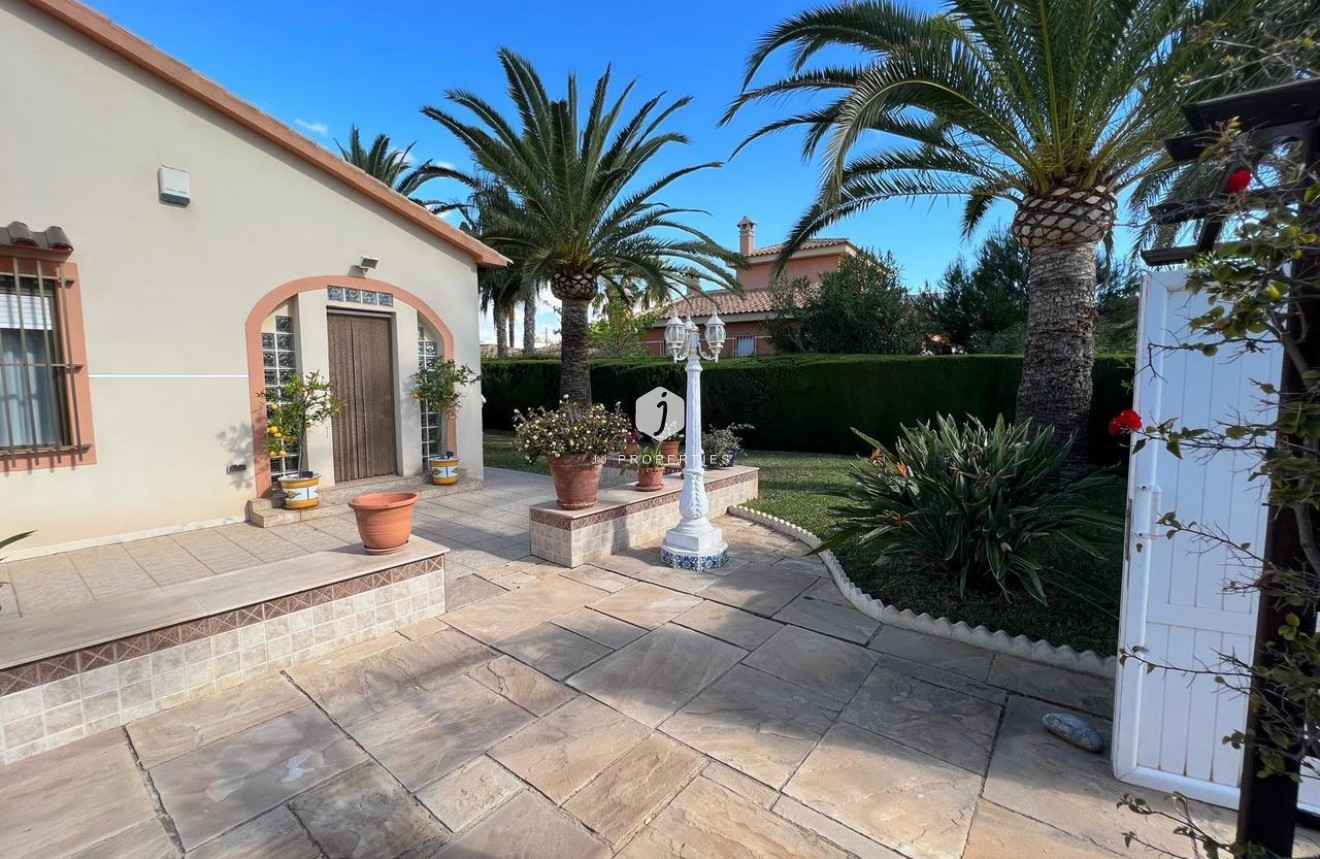 Resale - Villa -
Cabo Roig - Costa Blanca