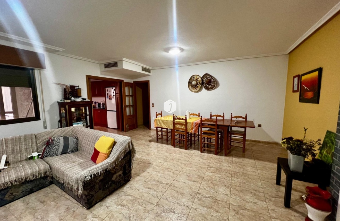 Resale - Apartment / flat -
Rojales