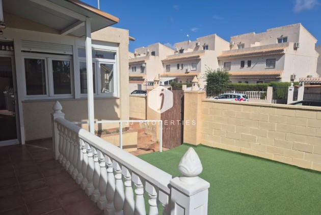Resale - Chalet -
Orihuela Costa - Playa Flamenca