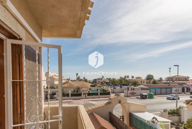 Resale - Chalet -
Orihuela Costa - Playa Flamenca