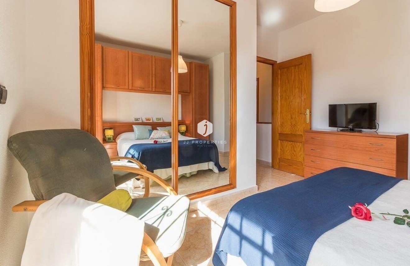 Resale - Chalet -
Orihuela Costa - Playa Flamenca