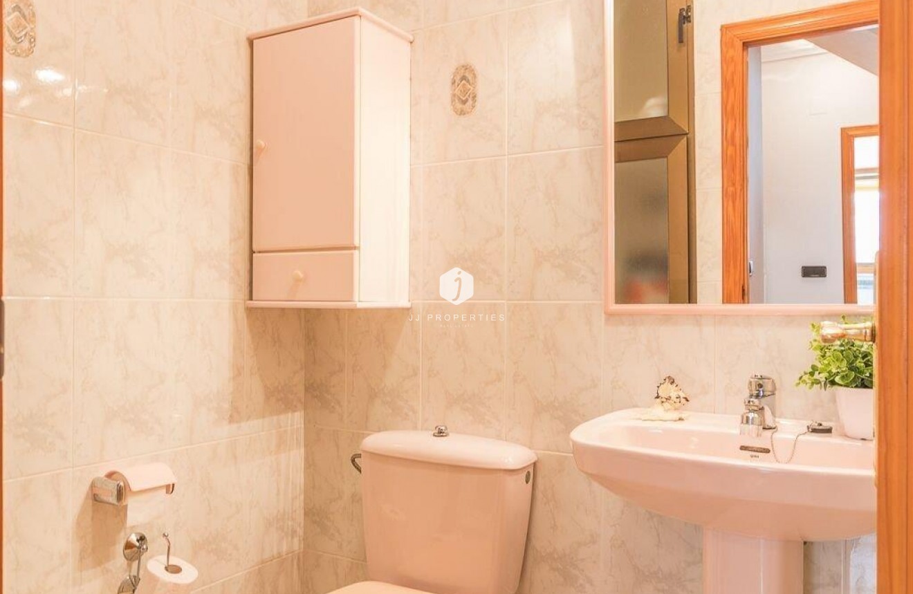 Resale - Chalet -
Orihuela Costa - Playa Flamenca