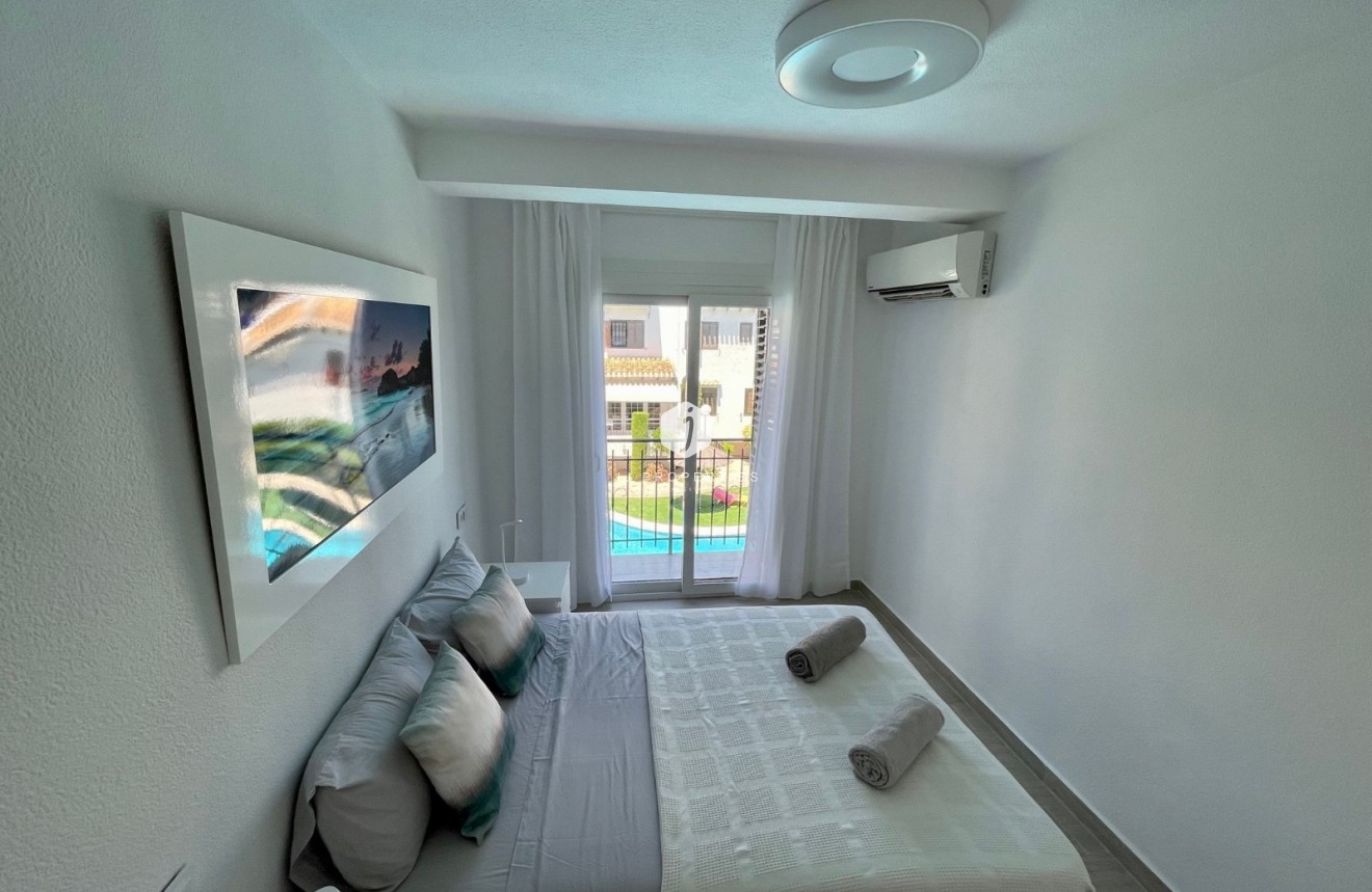 Resale - Apartment / flat -
Cabo Roig - Costa Blanca