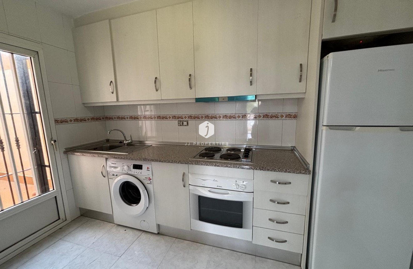 Segunda mano - Bungalow -
Torrevieja - La Siesta - El Salado - Torreta