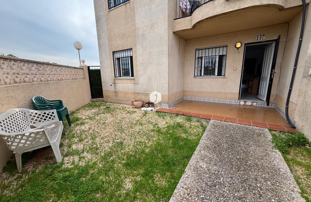 Segunda mano - Bungalow -
Torrevieja - La Siesta - El Salado - Torreta