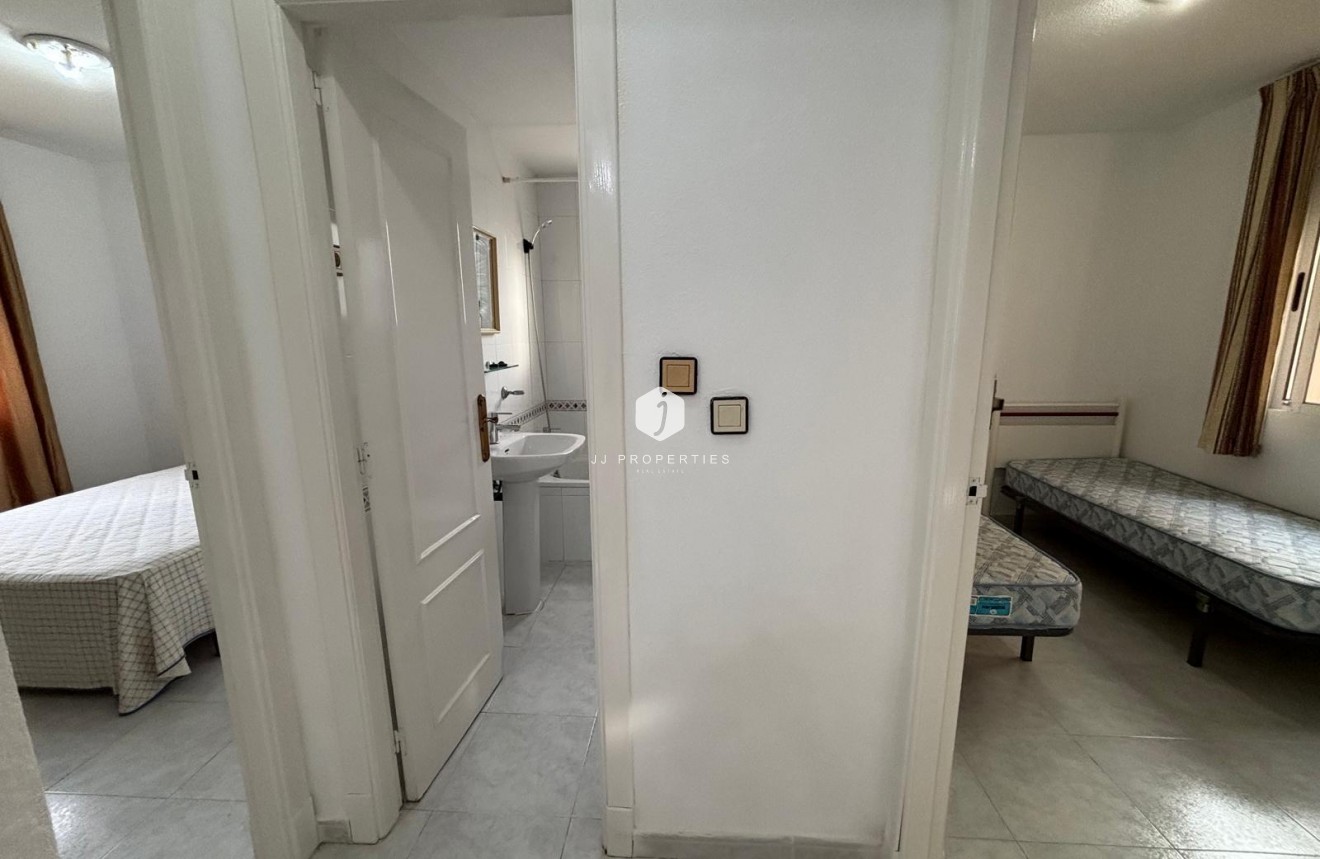 Segunda mano - Bungalow -
Torrevieja - La Siesta - El Salado - Torreta