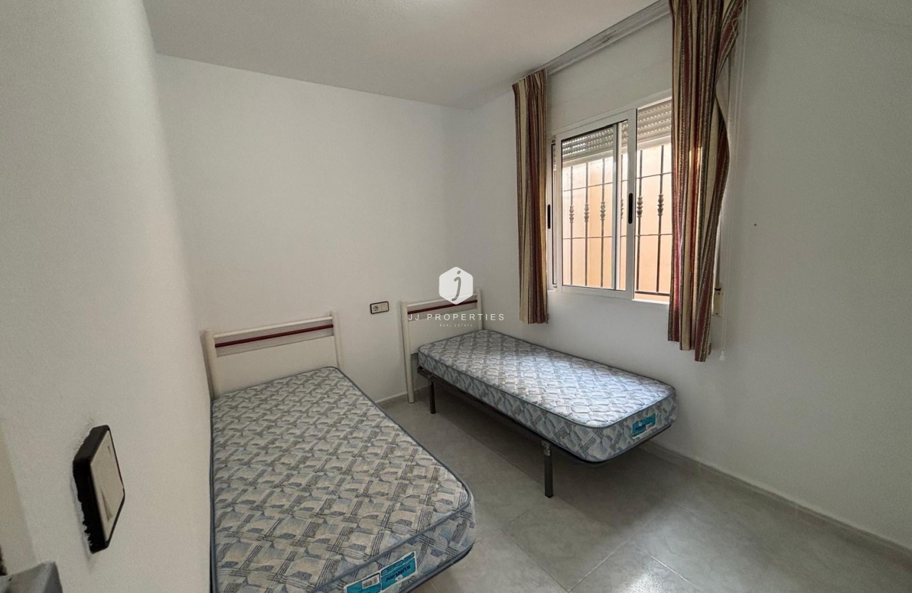 Segunda mano - Bungalow -
Torrevieja - La Siesta - El Salado - Torreta