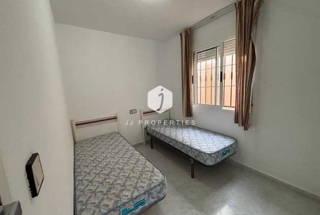 Segunda mano - Bungalow -
Torrevieja - La Siesta - El Salado - Torreta