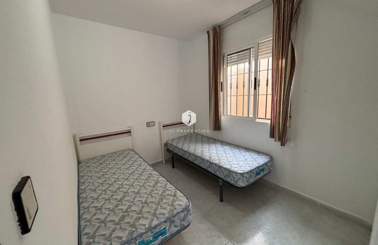 Segunda mano - Bungalow -
Torrevieja - La Siesta - El Salado - Torreta