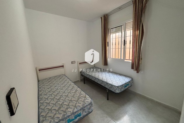 Segunda mano - Bungalow -
Torrevieja - La Siesta - El Salado - Torreta