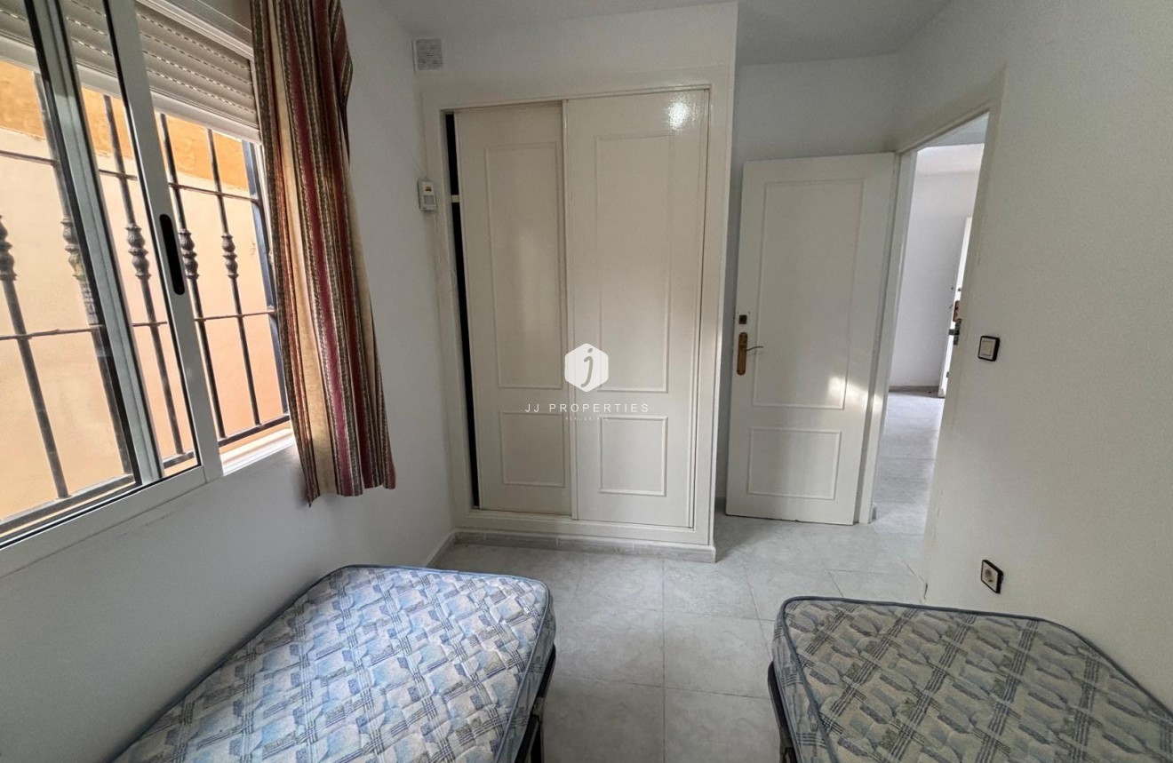 Segunda mano - Bungalow -
Torrevieja - La Siesta - El Salado - Torreta