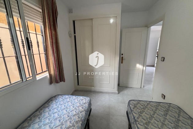 Segunda mano - Bungalow -
Torrevieja - La Siesta - El Salado - Torreta