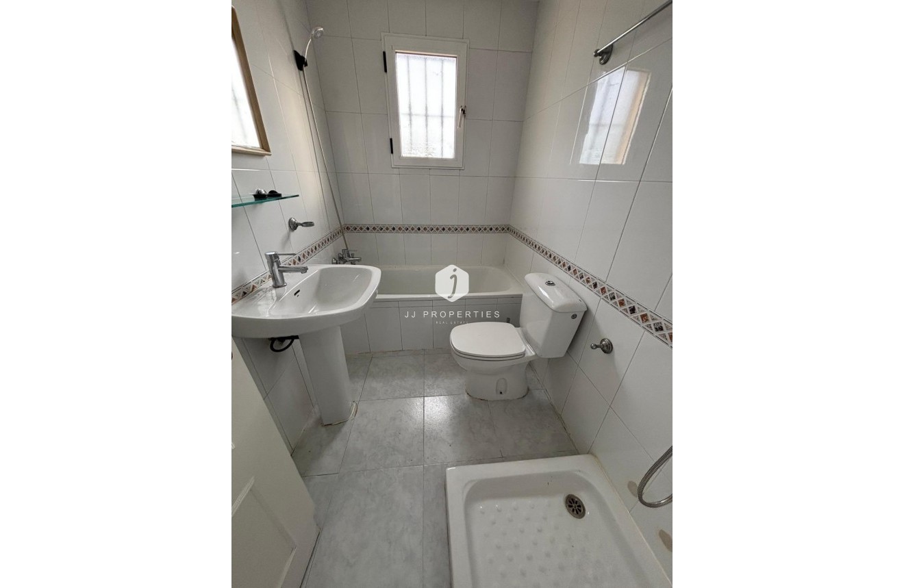 Segunda mano - Bungalow -
Torrevieja - La Siesta - El Salado - Torreta