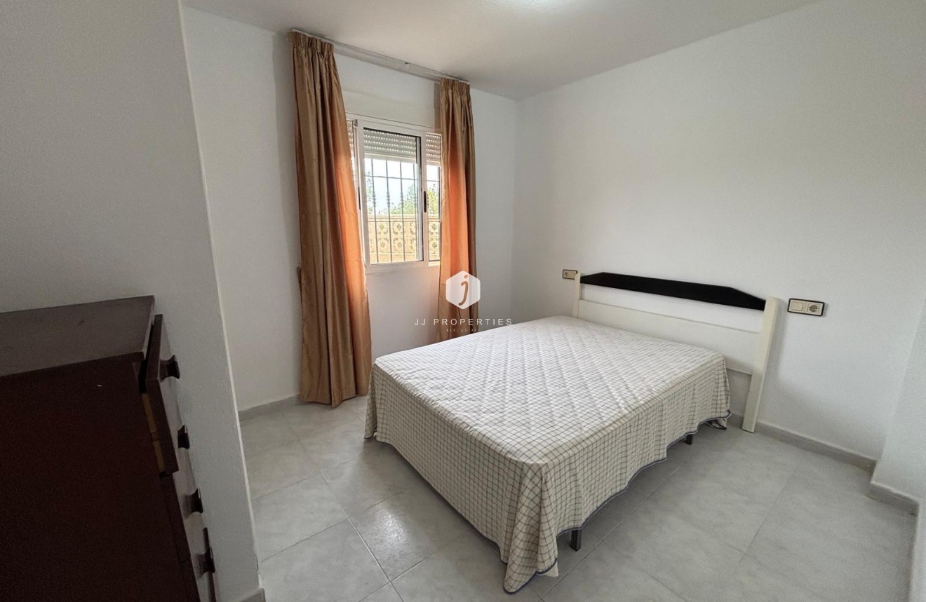 Segunda mano - Bungalow -
Torrevieja - La Siesta - El Salado - Torreta