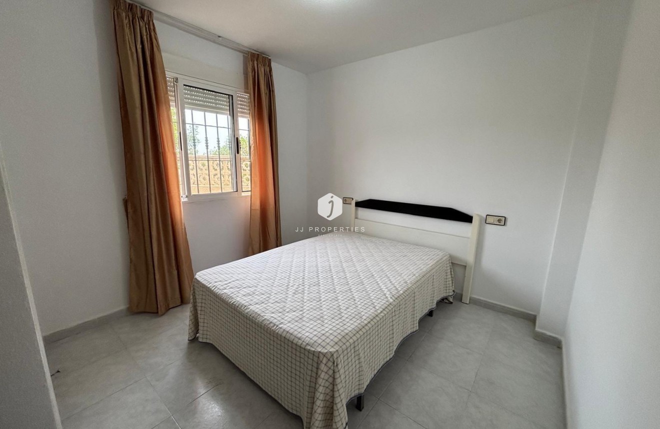 Segunda mano - Bungalow -
Torrevieja - La Siesta - El Salado - Torreta