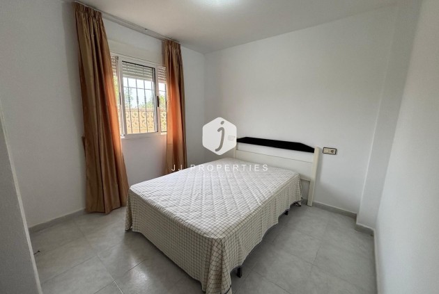 Segunda mano - Bungalow -
Torrevieja - La Siesta - El Salado - Torreta