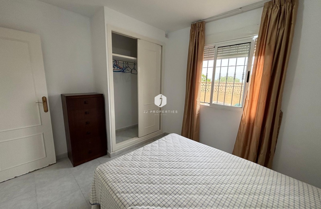 Segunda mano - Bungalow -
Torrevieja - La Siesta - El Salado - Torreta