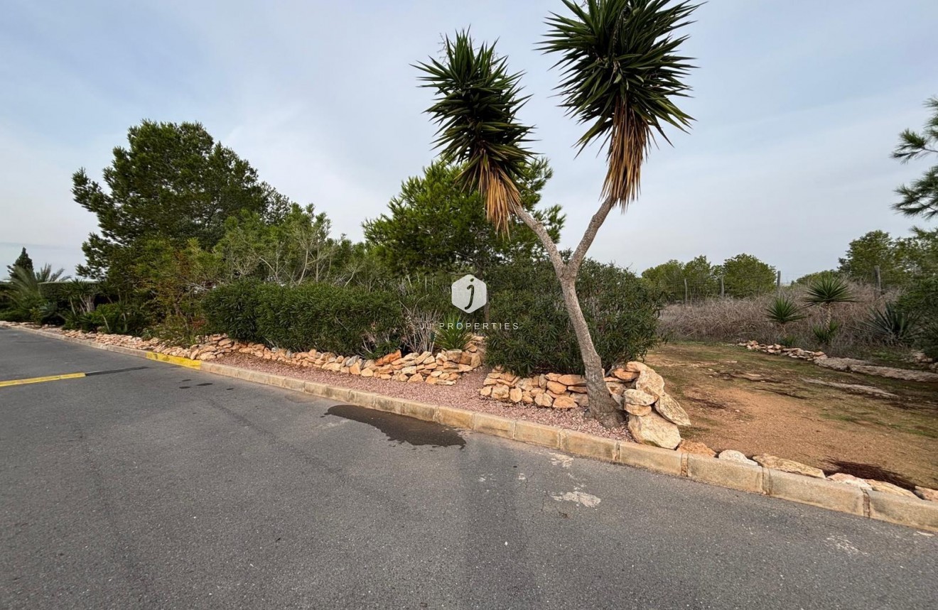 Segunda mano - Bungalow -
Torrevieja - La Siesta - El Salado - Torreta