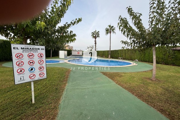 Segunda mano - Bungalow -
Torrevieja - La Siesta - El Salado - Torreta