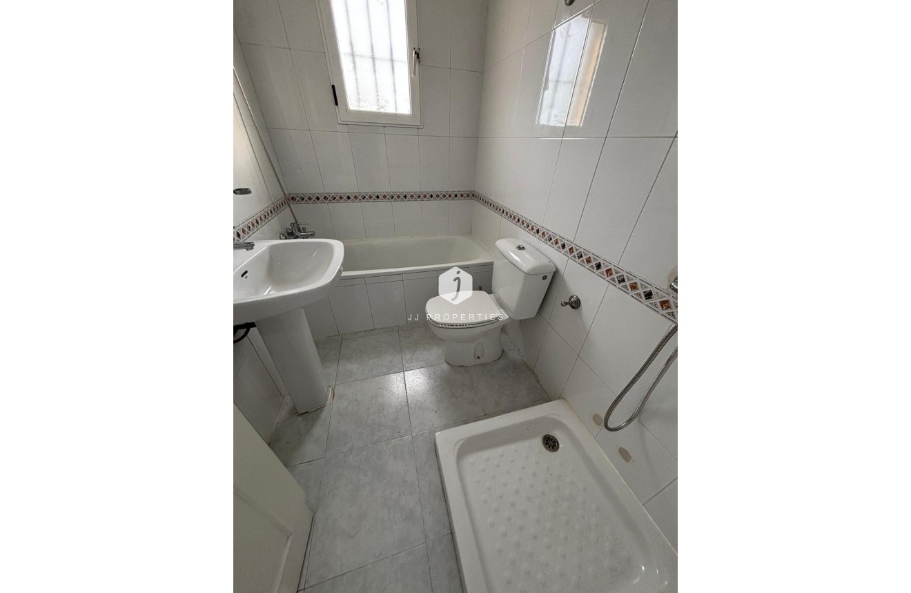 Segunda mano - Bungalow -
Torrevieja - La Siesta - El Salado - Torreta