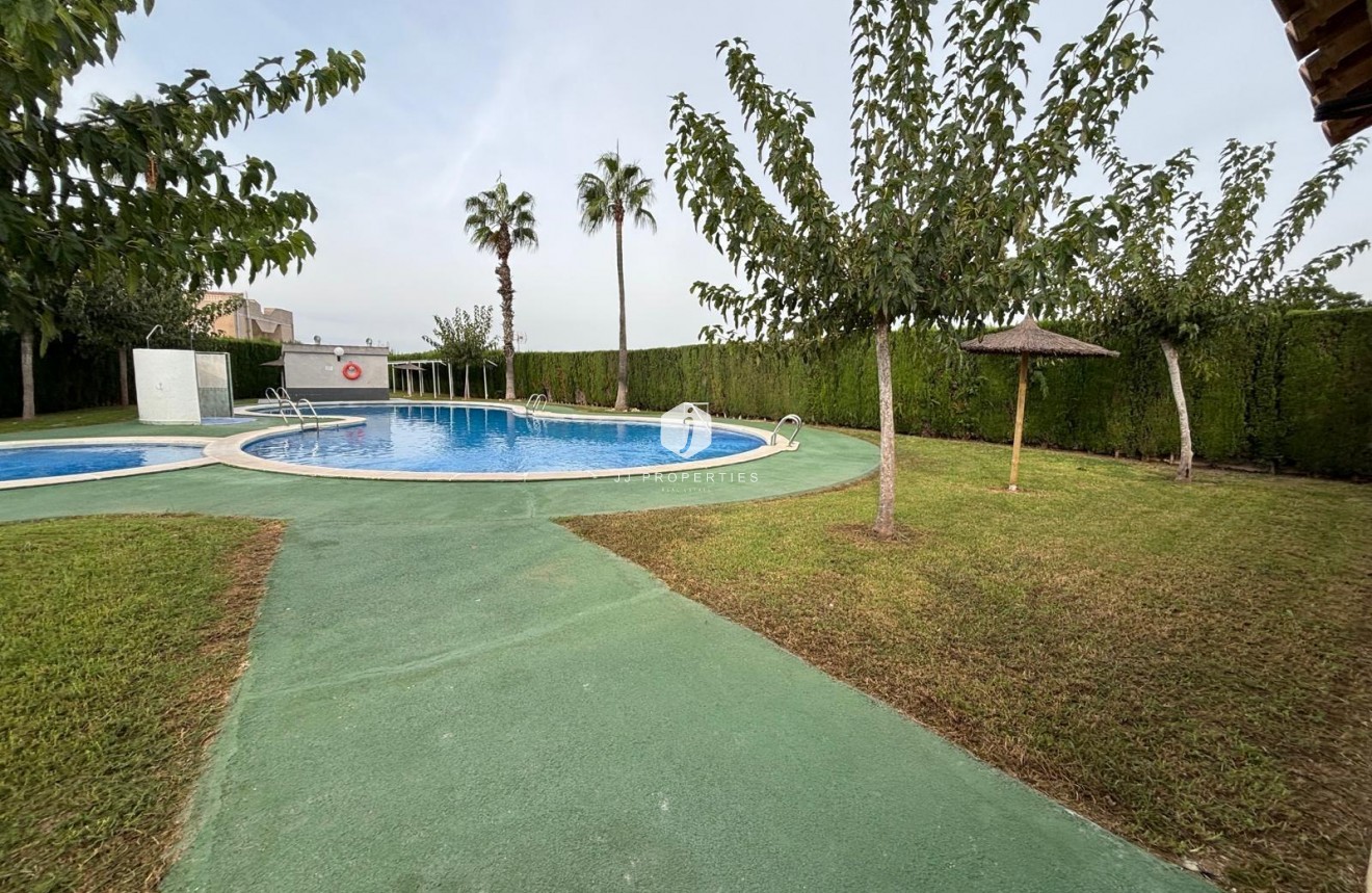 Segunda mano - Bungalow -
Torrevieja - La Siesta - El Salado - Torreta