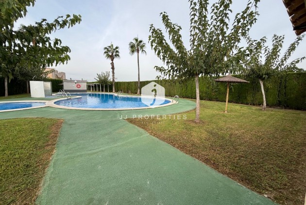 Segunda mano - Bungalow -
Torrevieja - La Siesta - El Salado - Torreta