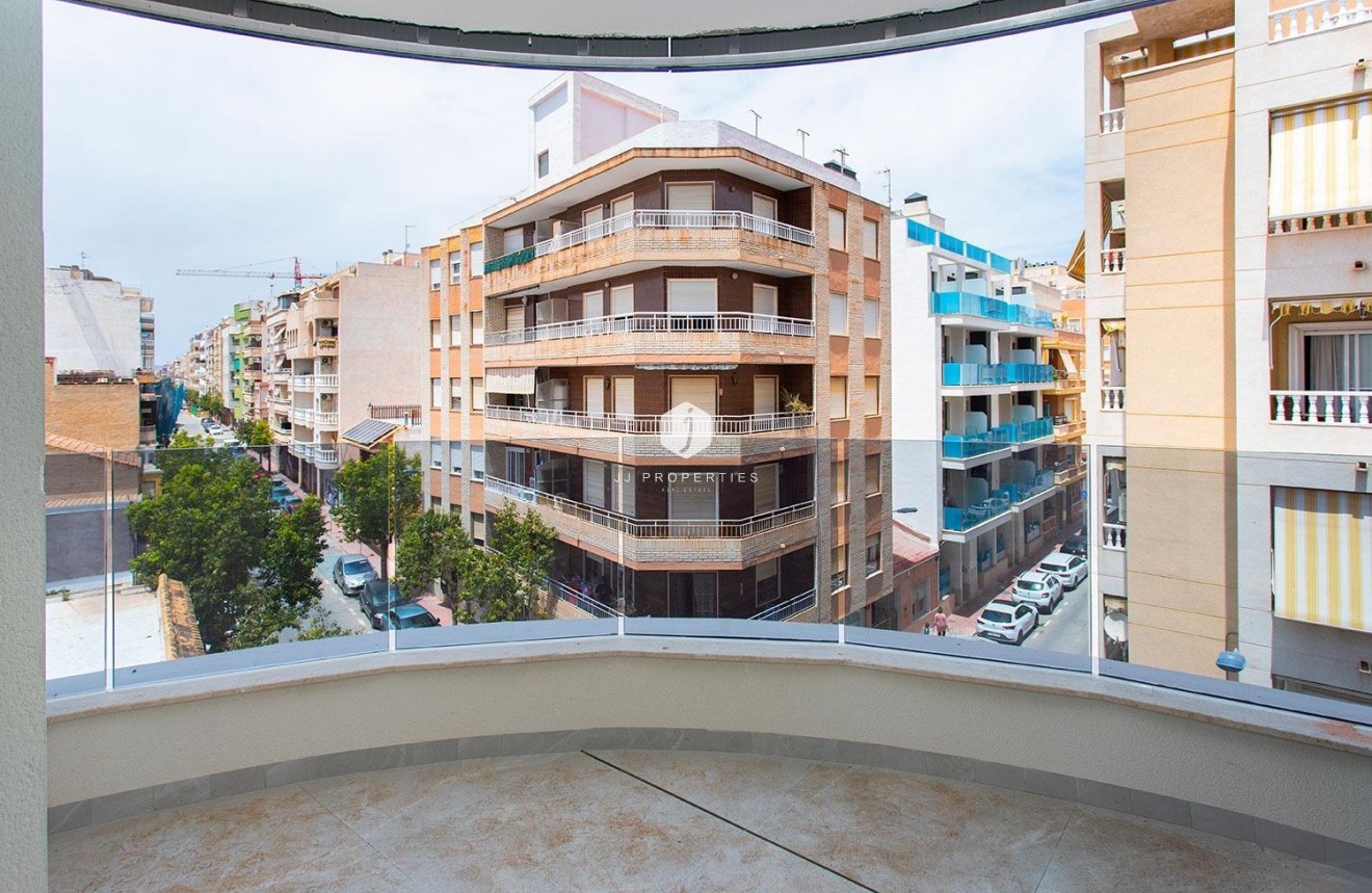 Resale - Apartment / flat -
Torrevieja - Playa del Cura