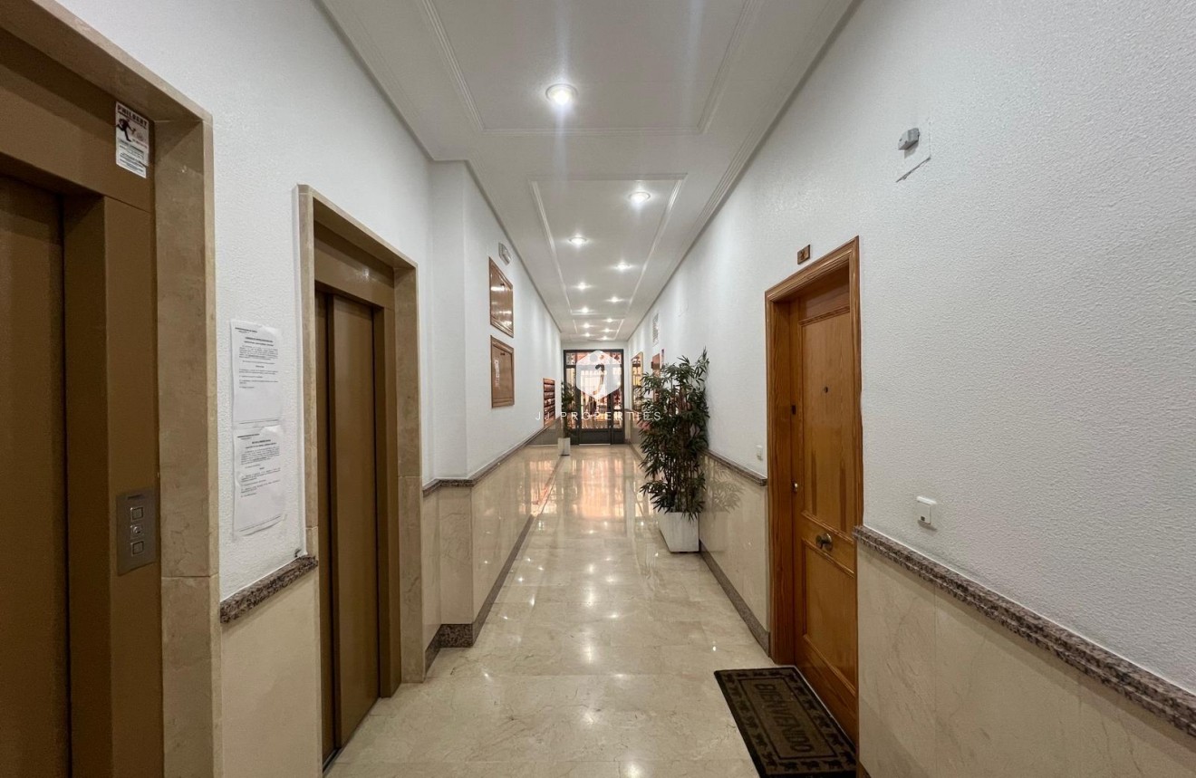 Tweedehands - Appartement / flat -
Torrevieja - Centro