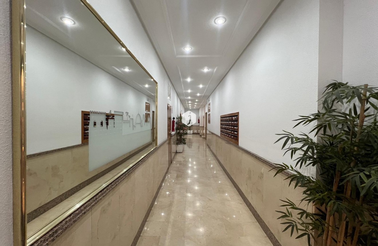 Tweedehands - Appartement / flat -
Torrevieja - Centro