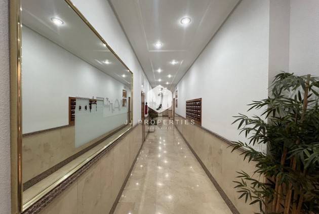 Tweedehands - Appartement / flat -
Torrevieja - Centro