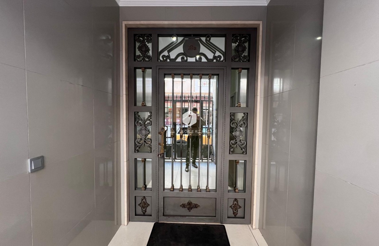 Tweedehands - Appartement / flat -
Torrevieja - Centro