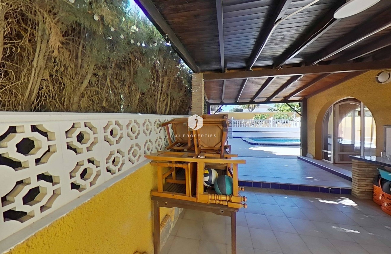 Segunda mano - Villa -
Torrevieja - Los Balcones