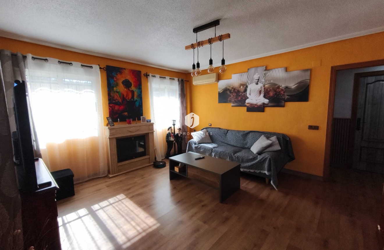 Segunda mano - Villa -
Torrevieja - Los Balcones