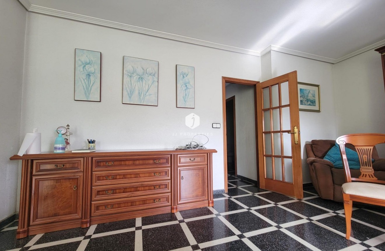 Resale - Apartment / flat -
Torrevieja - Centro