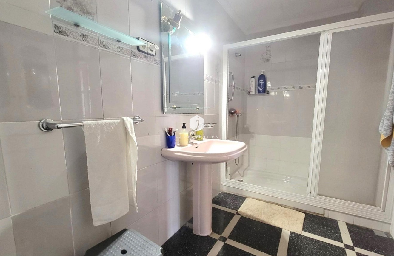 Resale - Apartment / flat -
Torrevieja - Centro