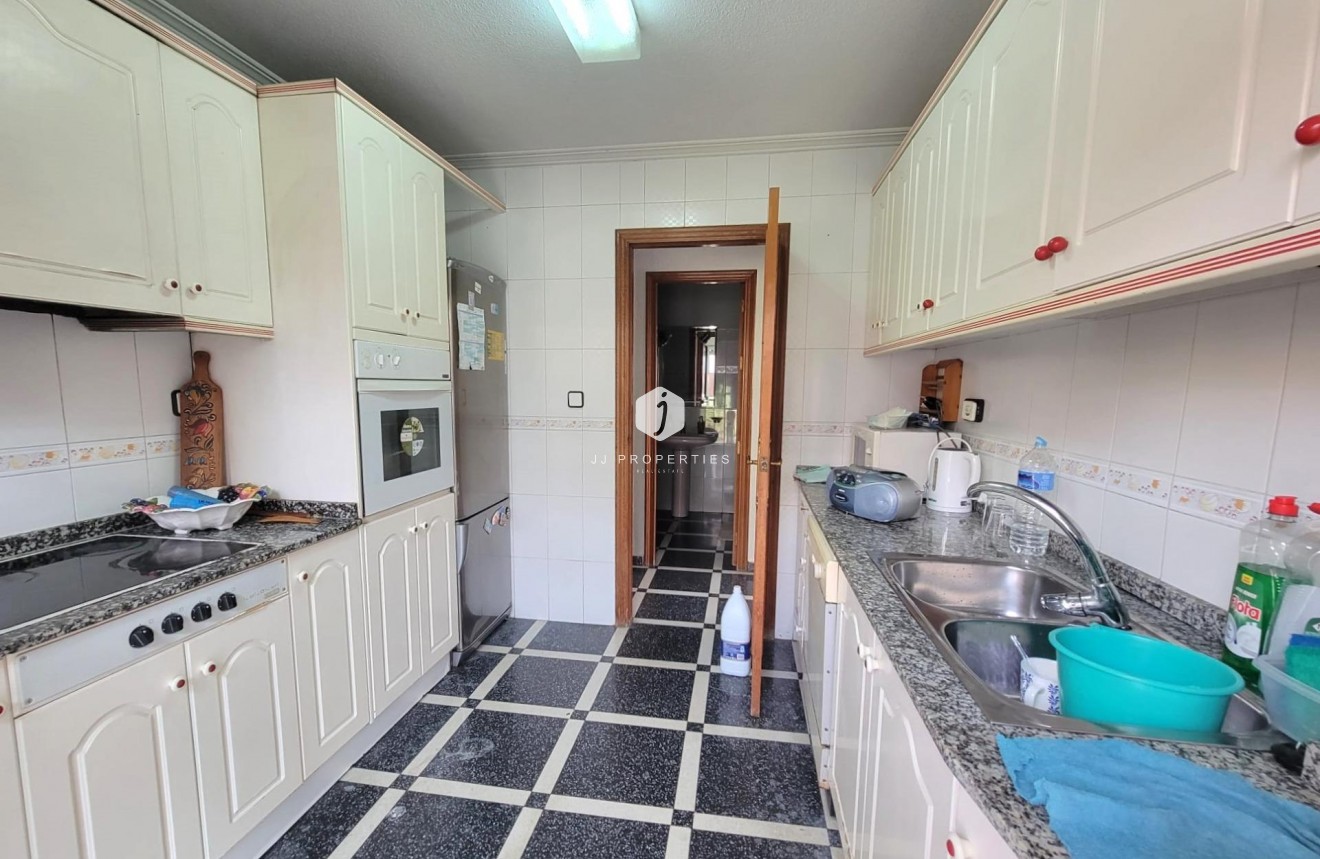 Resale - Apartment / flat -
Torrevieja - Centro