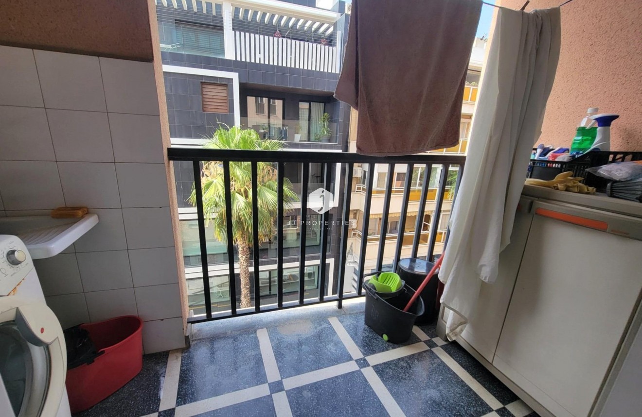 Resale - Apartment / flat -
Torrevieja - Centro
