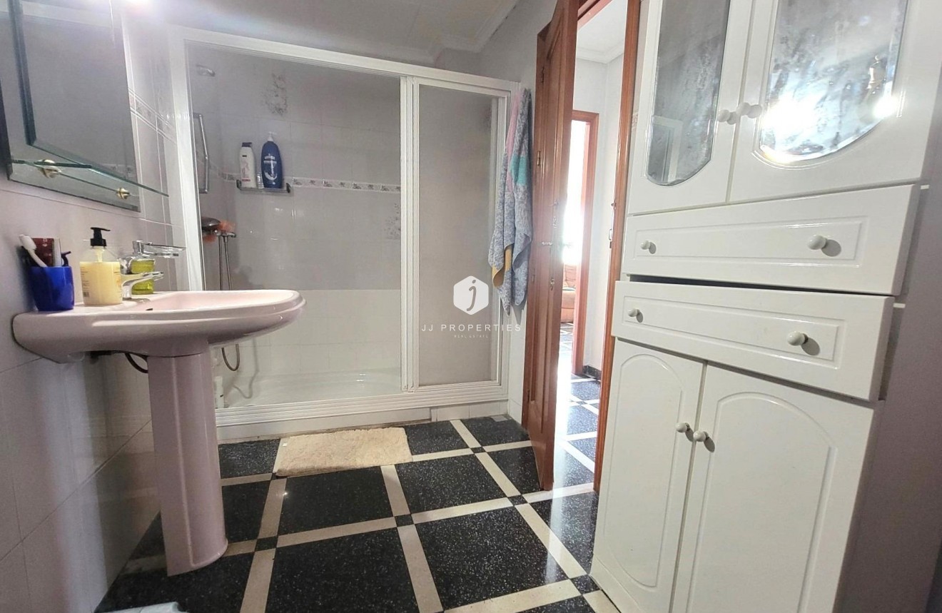 Resale - Apartment / flat -
Torrevieja - Centro