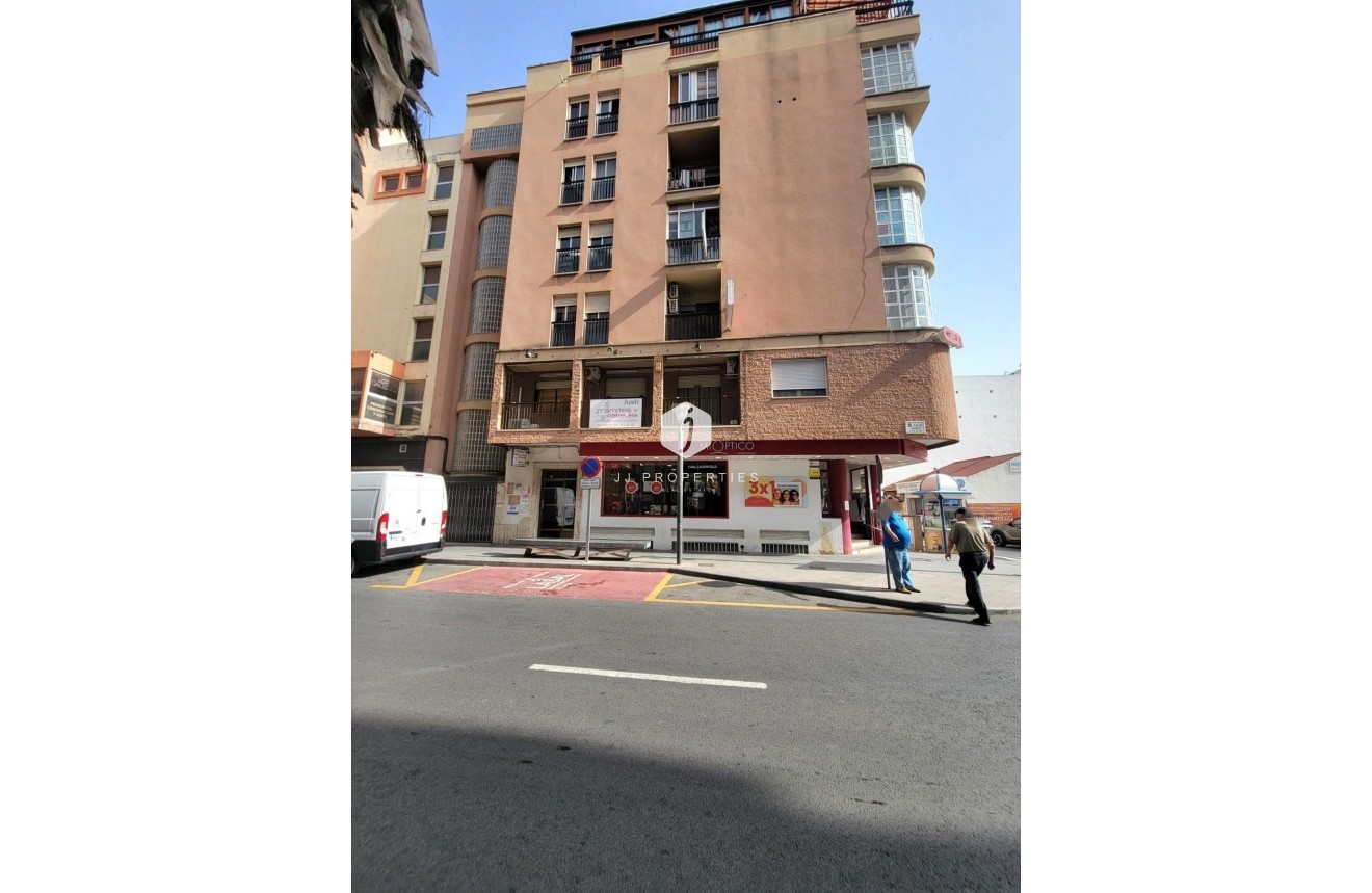 Resale - Apartment / flat -
Torrevieja - Centro