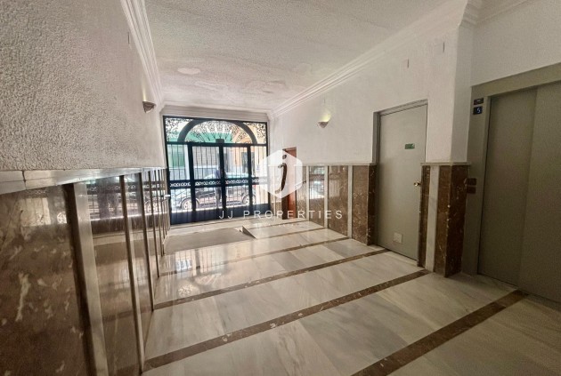 Resale - Apartment / flat -
Torrevieja