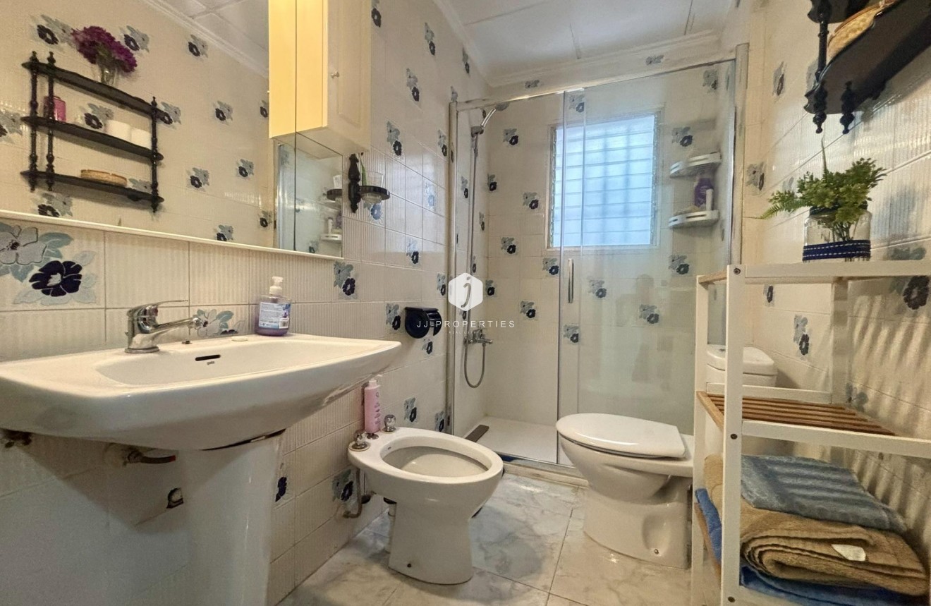 Resale - Apartment / flat -
Torrevieja