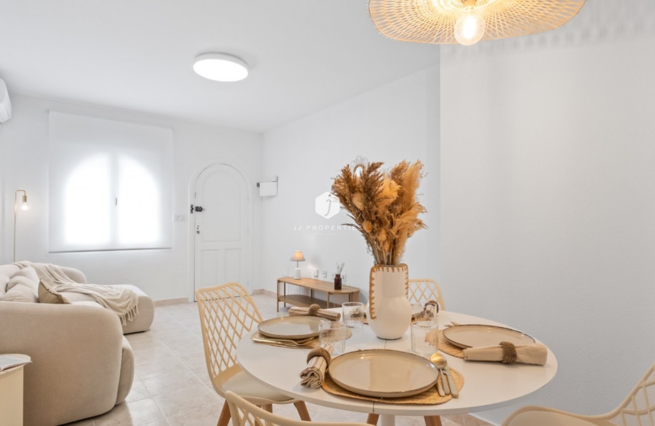 Resale - Chalet -
Orihuela Costa - Costa Blanca