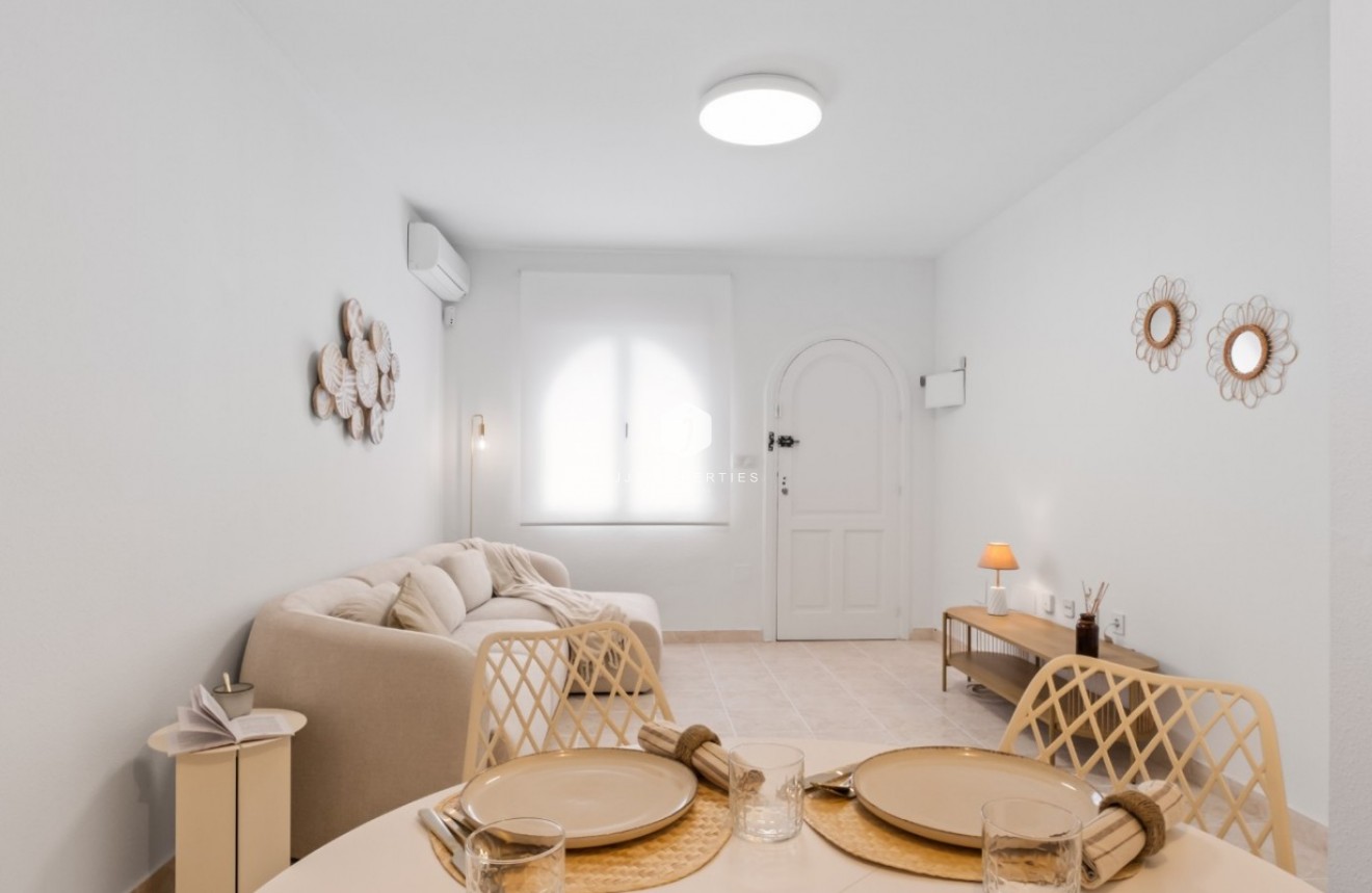 Resale - Chalet -
Orihuela Costa - Costa Blanca